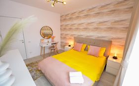 Bucharest Apartment - Private Parking